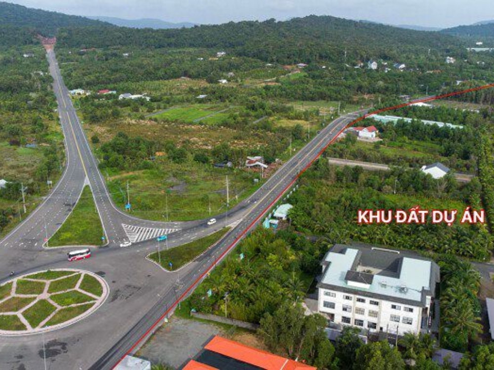 Mặt tiền nằm tại một nút giao lớn
